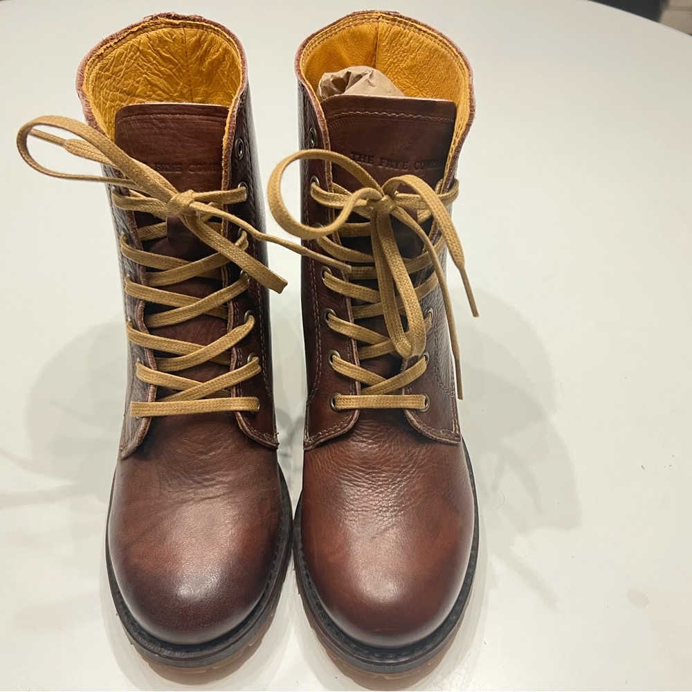 Frye Sabrina lace up boot size 8